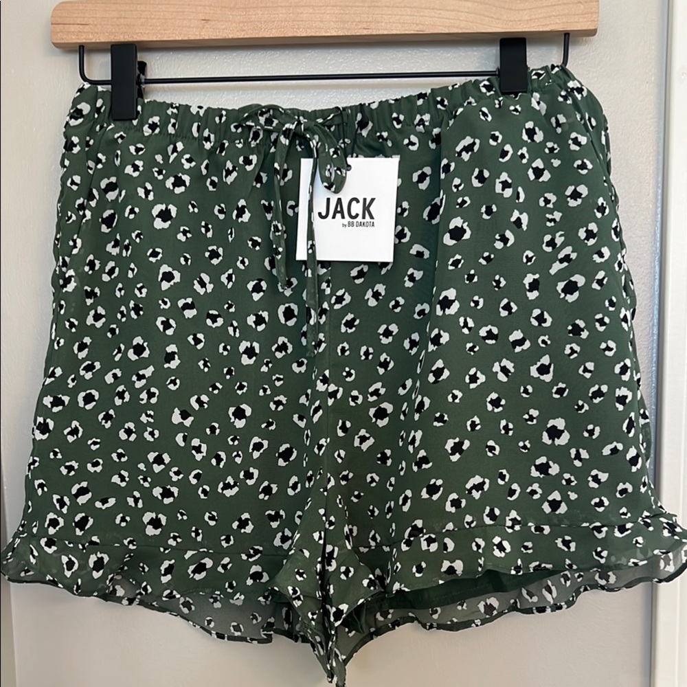 Jack by BB Dakota High Waist Green and White Floral Shorts.
💋Final Price💋